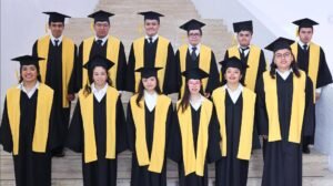Jóvenes con autismo se graduan de la UANL